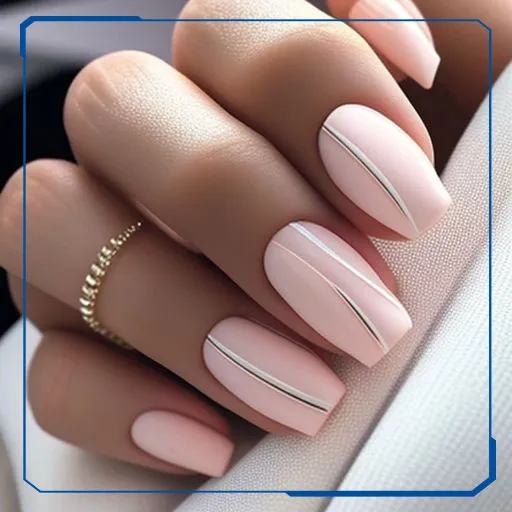 طراحی ناخن با نوارهای نقره ای